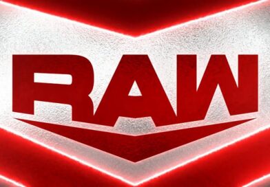 WWE: Top star distrugge il cartellone di un fan a Raw (26 Settembre) *VIDEO*
