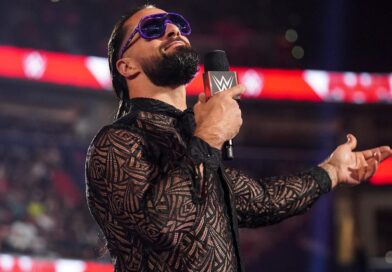 WWE: Seth Rollins richiama l’attenzione di Roman Reigns
